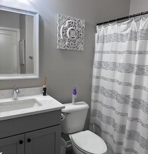 Spacious 3 Bed 2 Bath With King Master In * Sycamore