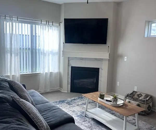 Spacious 3 Bed 2 Bath With King Master In